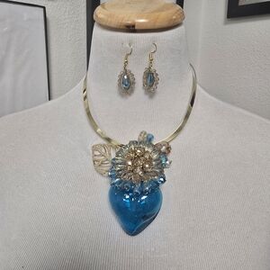 Elegant Gold and Blue Floral Heart Necklace Set